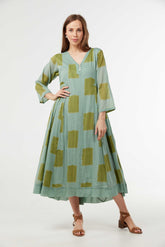 Au Hasard D’un Voyage - Vintage Vibe Front Button Yoke Dress