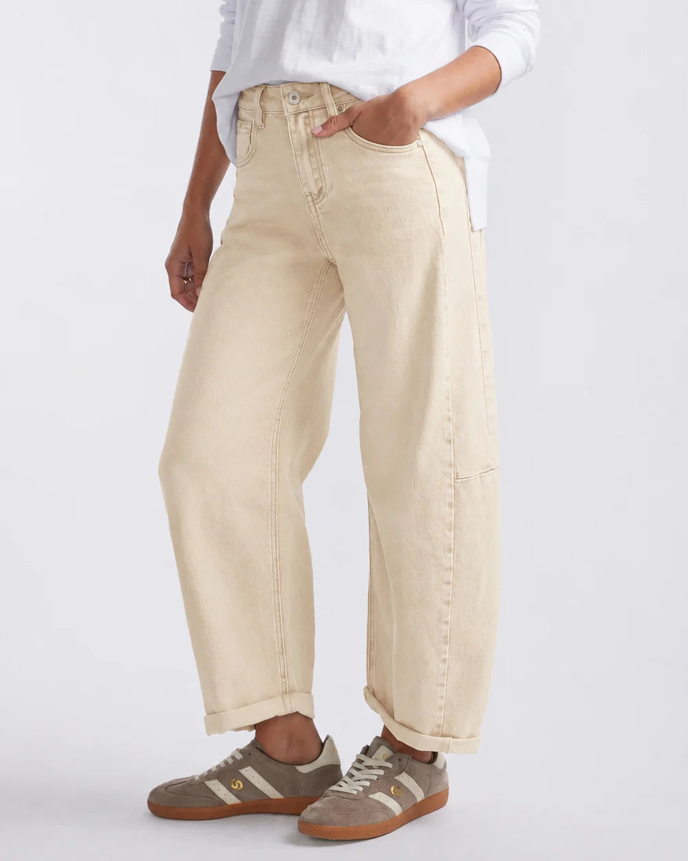 Italian Star Idaho barrel jeans in ecru, relaxed mid-rise fit with curved barrel-leg silhouette and classic five-pocket styling.
