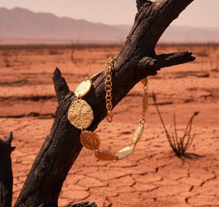 Hammered Disc Gold Bracelet | Lumaterra