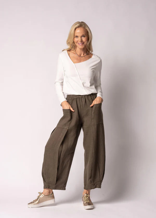 Olenna linen pants in Moss Green, crafted from 100% Italian linen with a full elastic waistband, soft front pleats, post box pockets, and a flowing wide-leg silhouette. Features elegant V-shaped pleat detailing at the hem and a refined, comfortable design for effortless everyday wear.