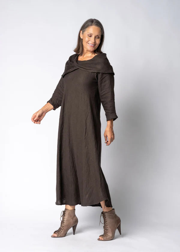 Chocolate brown linen dress with relaxed fit, flowing silhouette and breathable natural fabric