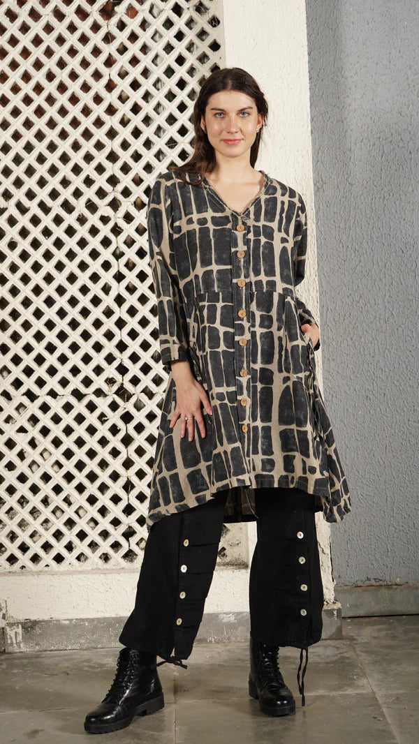 Black linen-cotton jacket with tortoise-look print, collarless neckline, wood-look buttons and drawstring pockets