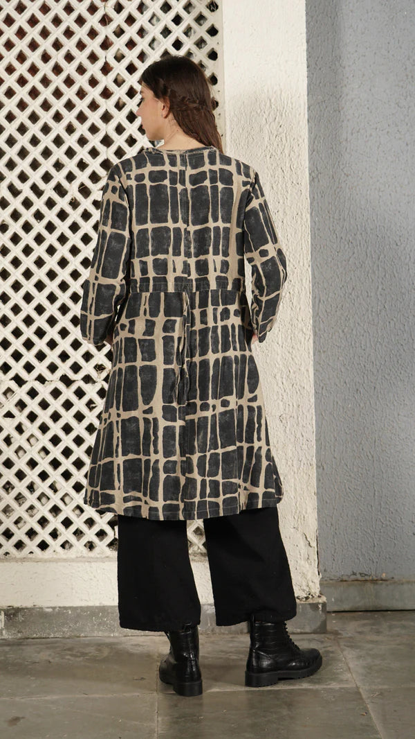 Black linen-cotton jacket with tortoise-look print, collarless neckline, wood-look buttons and drawstring pockets
