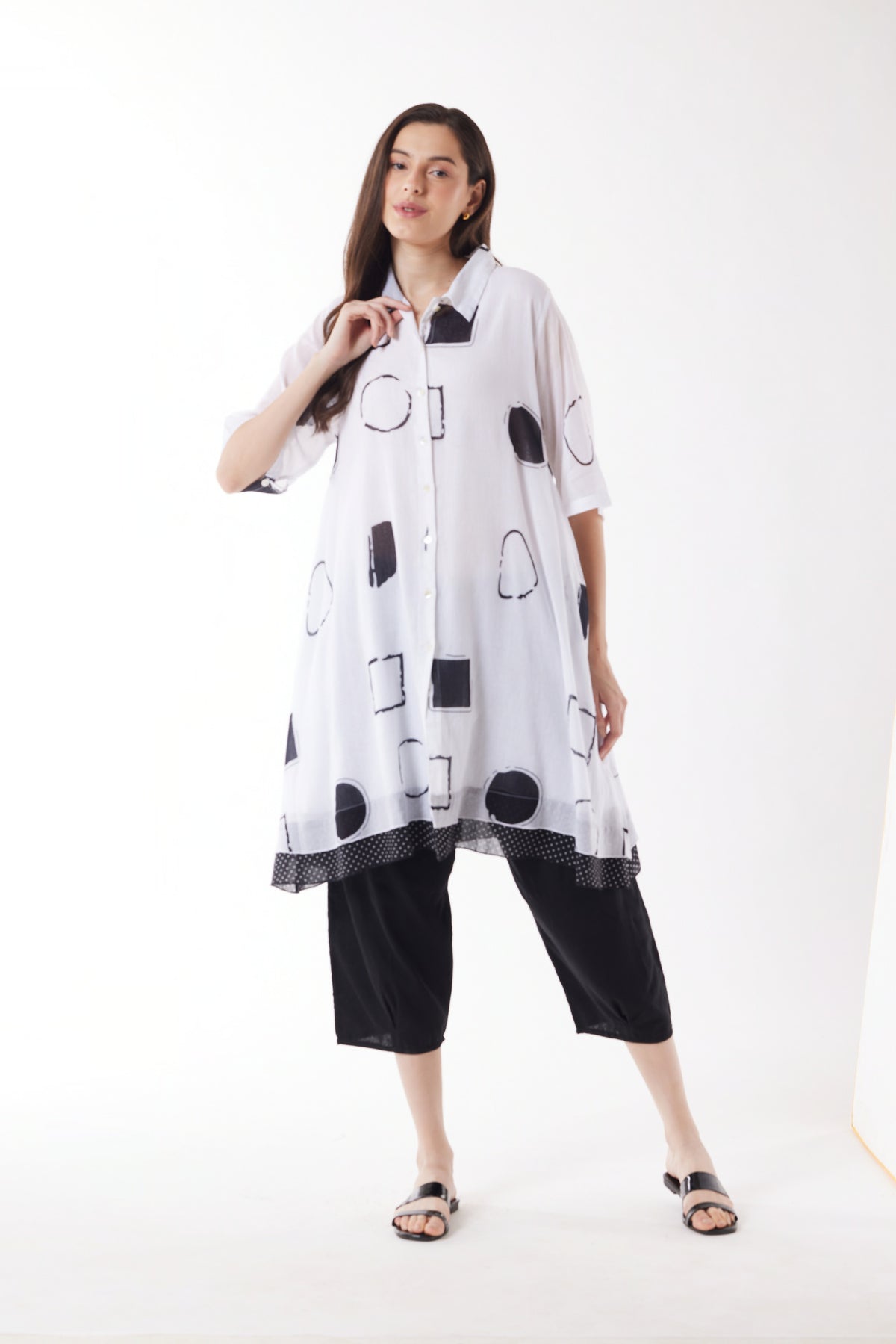 Au Hasard D'un Voyage - Black-on-White Flow Tunic