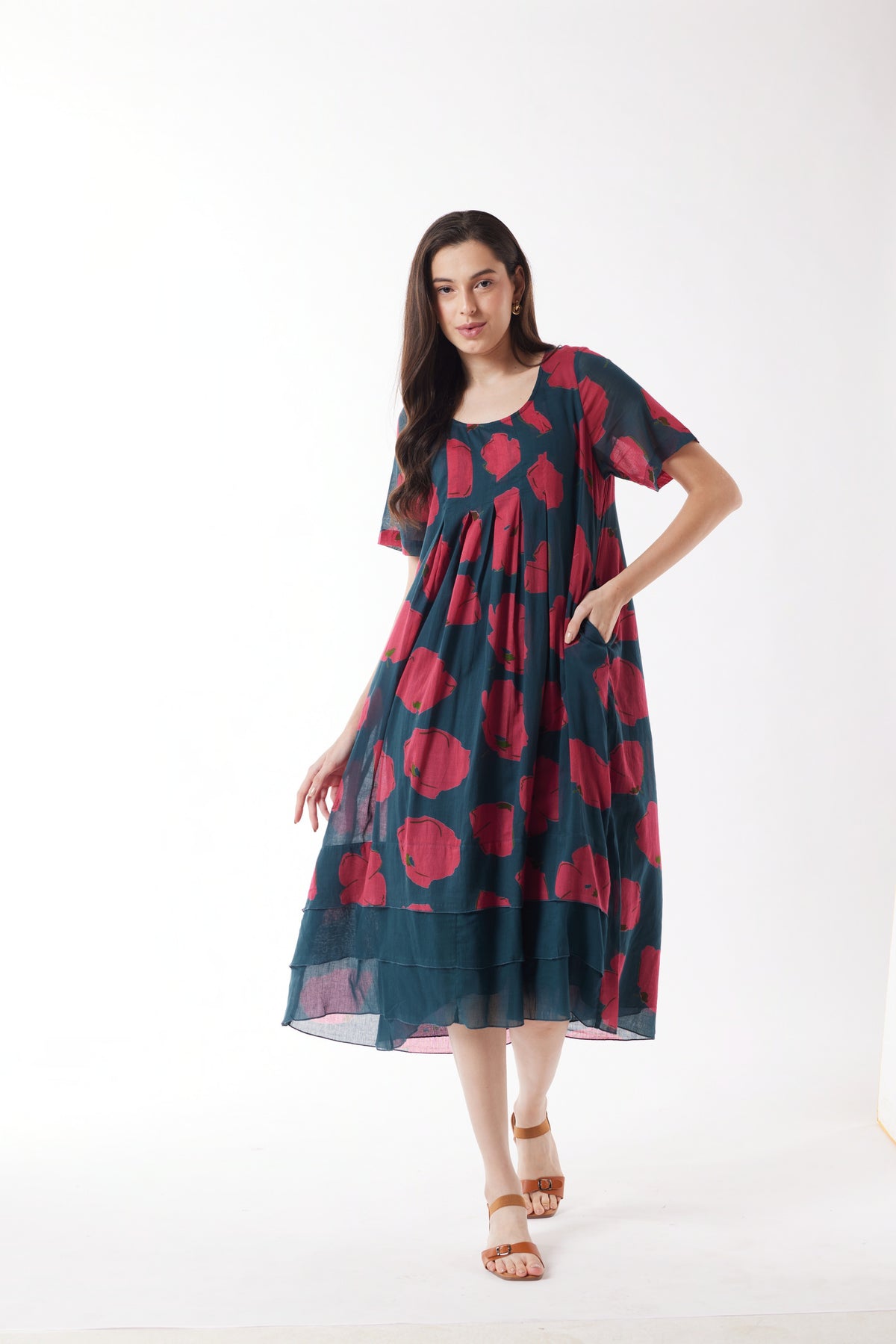 Au Hasard D'un Voyage - Navy Poppy Flow Midi Dress