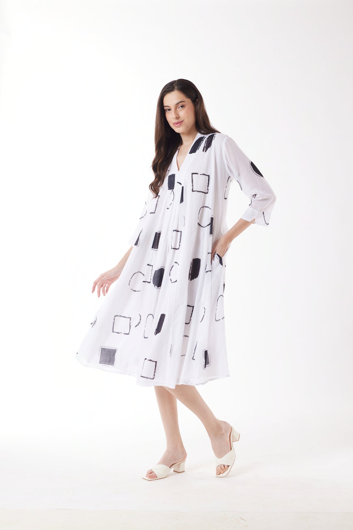 Au Hasard D'un Voyage - Monochrome Mosaic Midi Dress