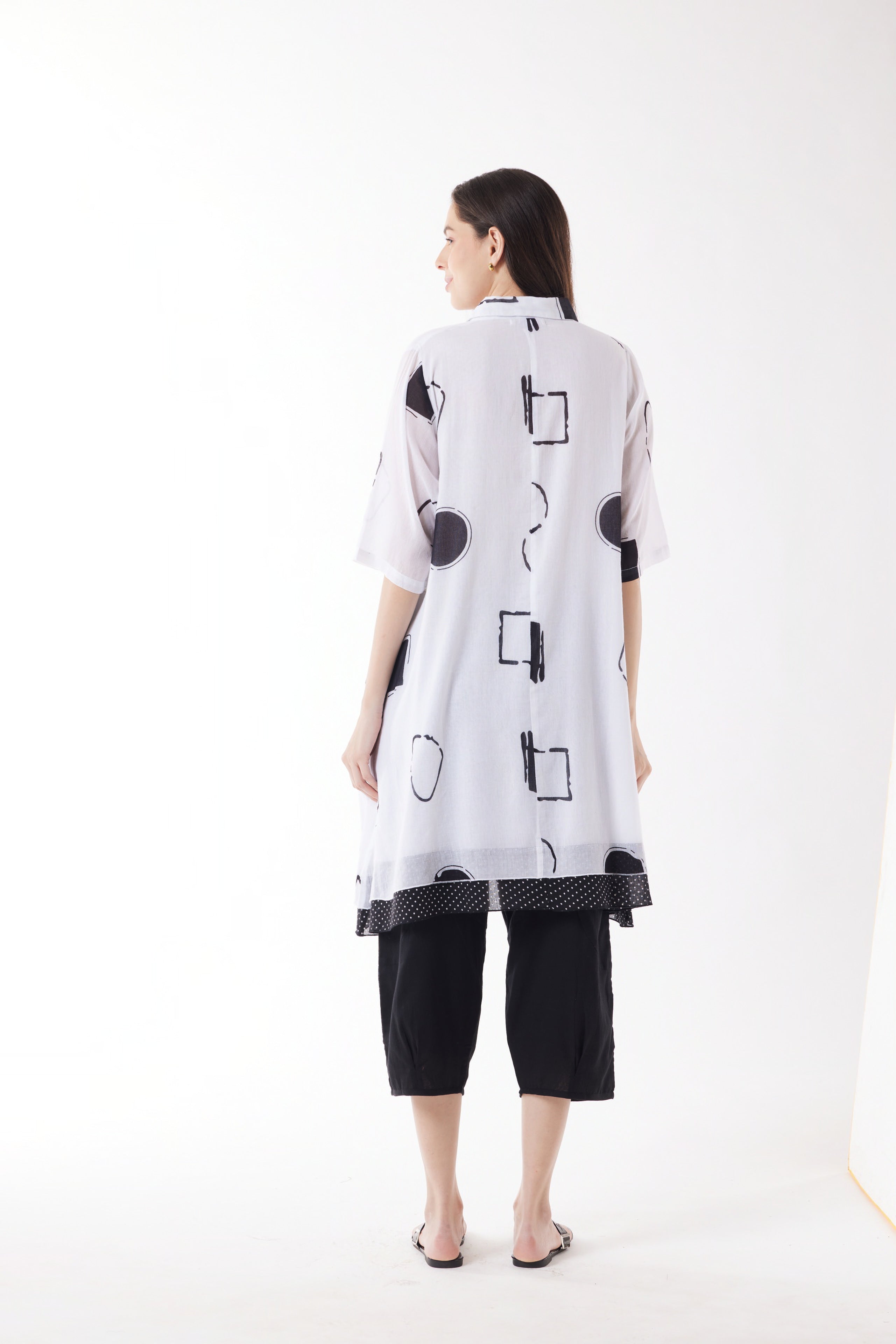 Au Hasard D'un Voyage - Black-on-White Flow Tunic