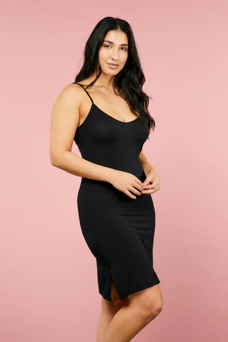 Black short slip in breathable MicroModal with smooth body-skimming silhouette